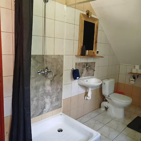 Wilcze Schronisko Hostel Czerniki