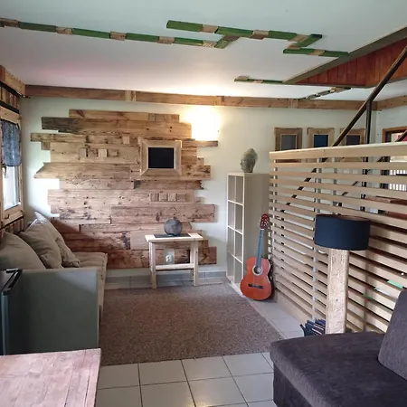 Wilcze Schronisko Hostel *