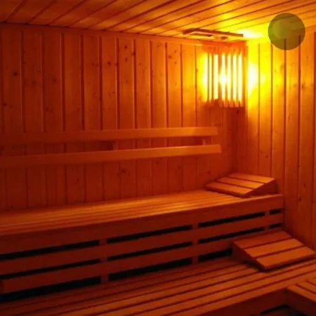 Wilcze Schronisko Hostel *