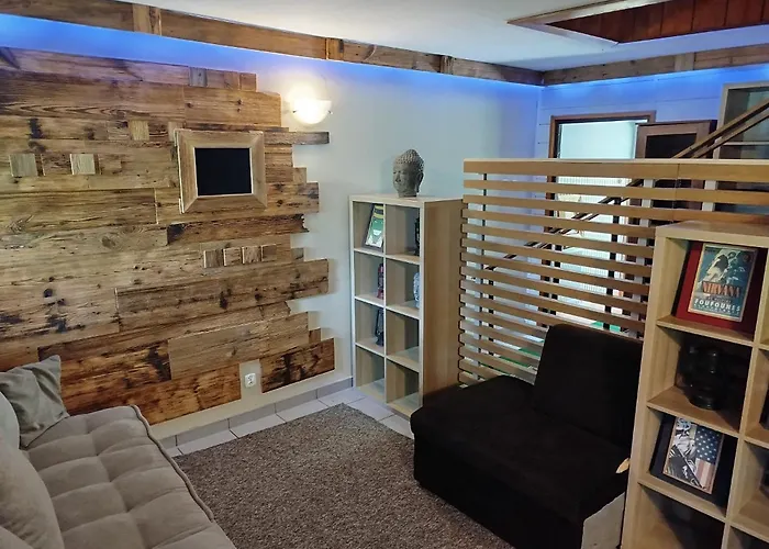 Wilcze Schronisko Hostel Czerniki