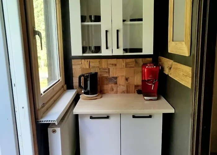 Wilcze Schronisko Hostel *