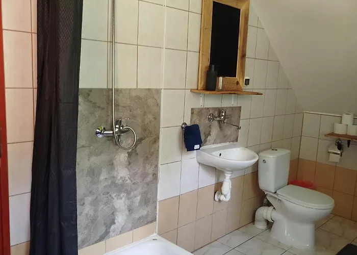 Wilcze Schronisko Hostel Czerniki